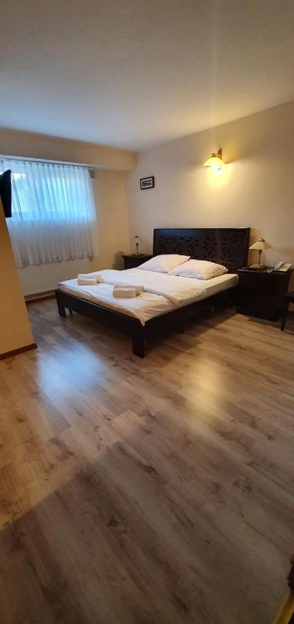 Hotel Leszczynski Konstantynów Łódzki Buitenkant foto